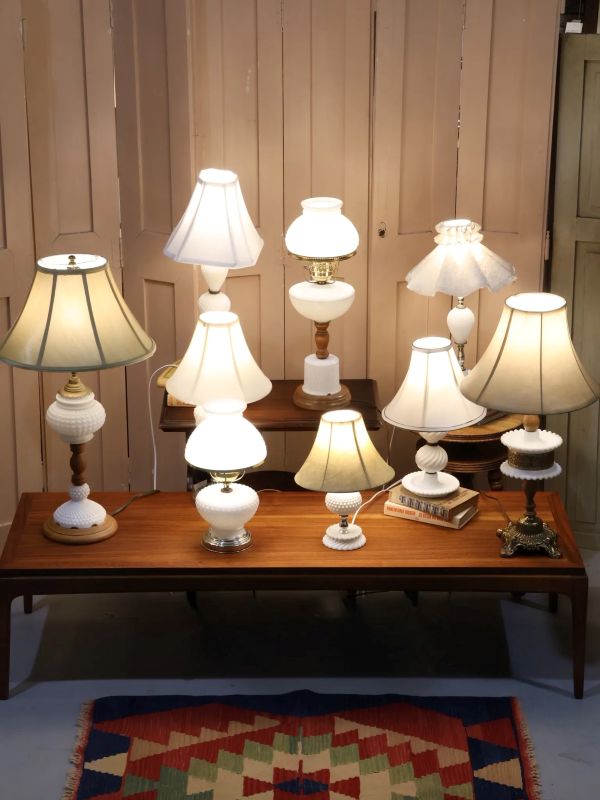 Vintage milk glass table lamp – COLLECT ANTIQUE&VINTAGE