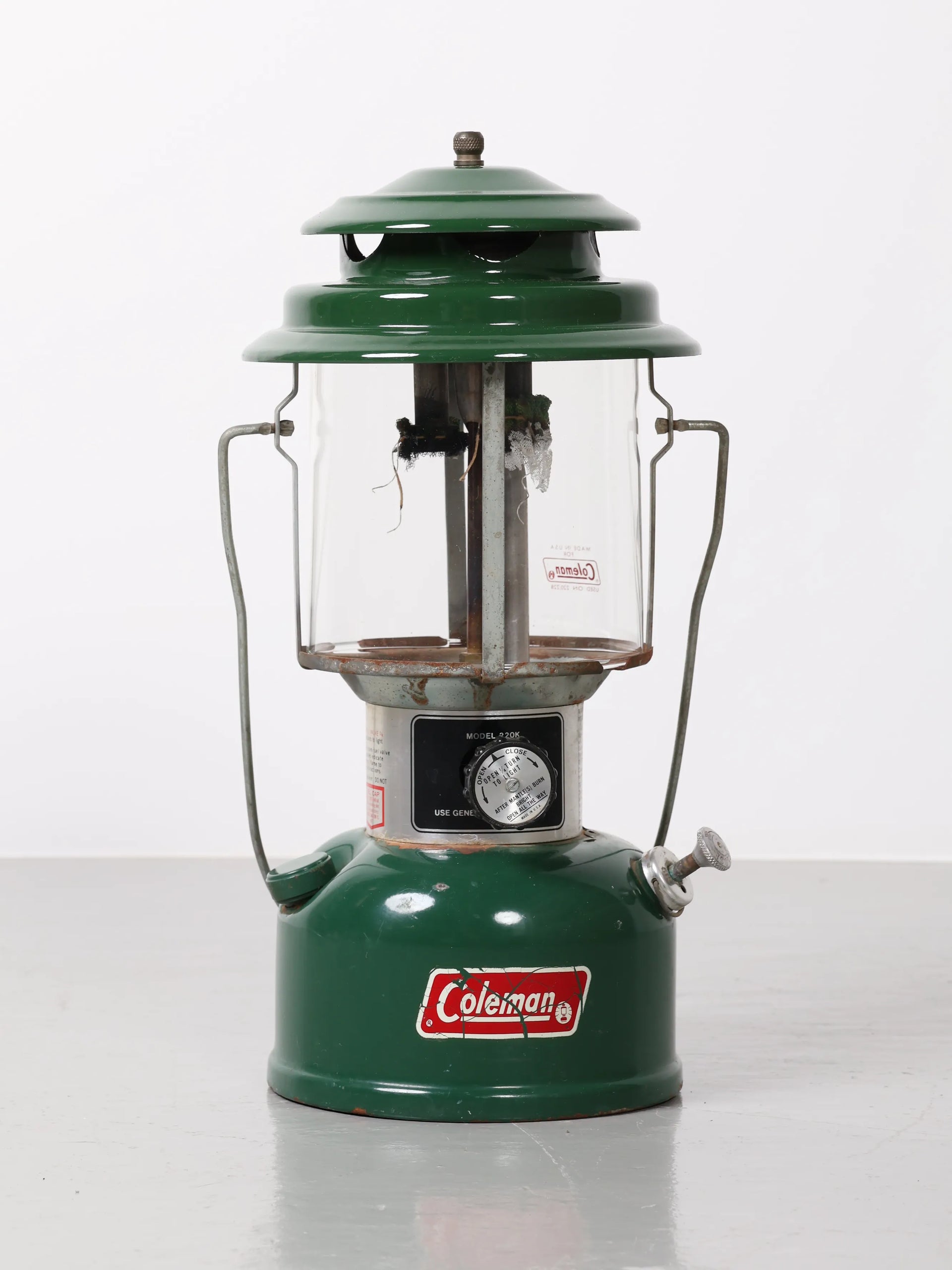 コールマン　ガソリンランタン220K　ヴィンテージランタン　1980年製 1980年 ヴィンテージ Coleman ランタン Model 220K | Collect Antique