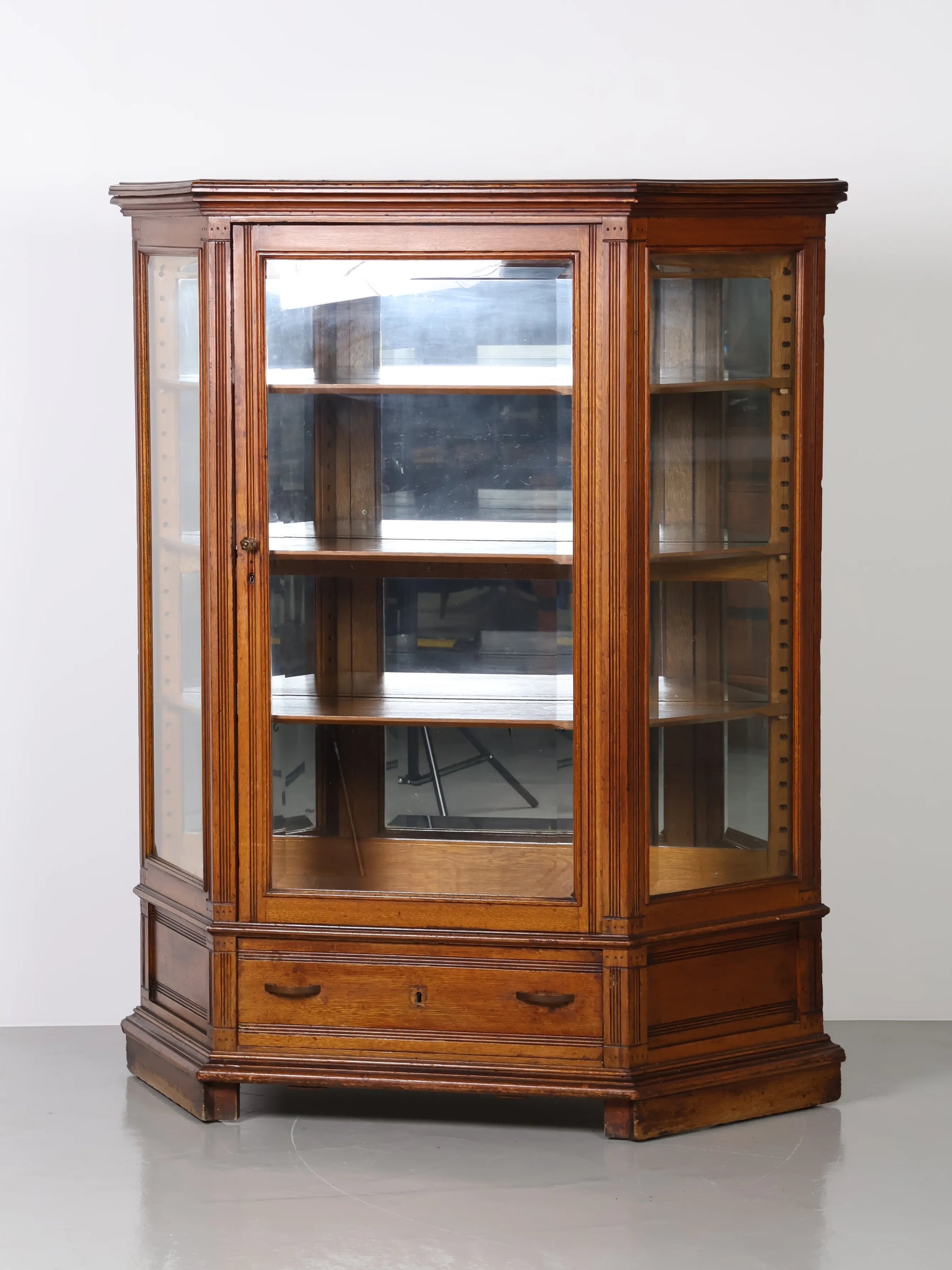 1980年代 ヴィンテージ オーク ディスプレイ キャビネット | Collect