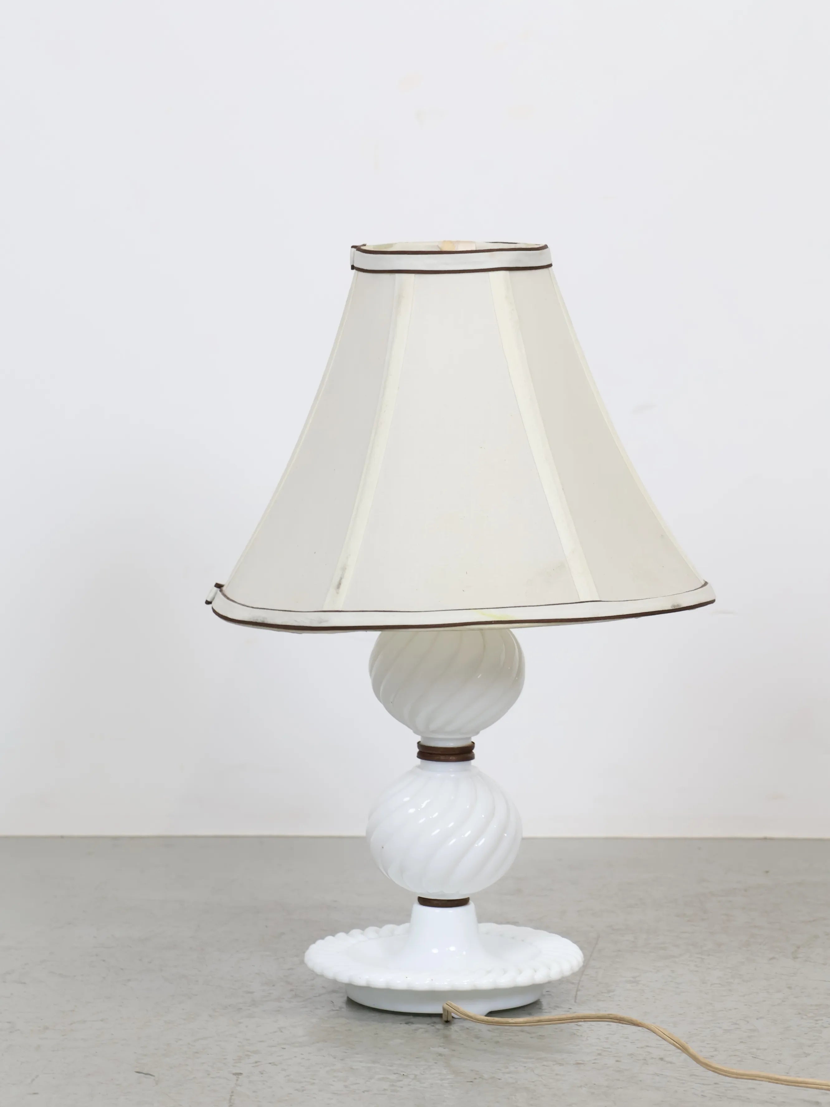 ヴィンテージ ミルクガラスベース テーブルランプ | Collect Antique