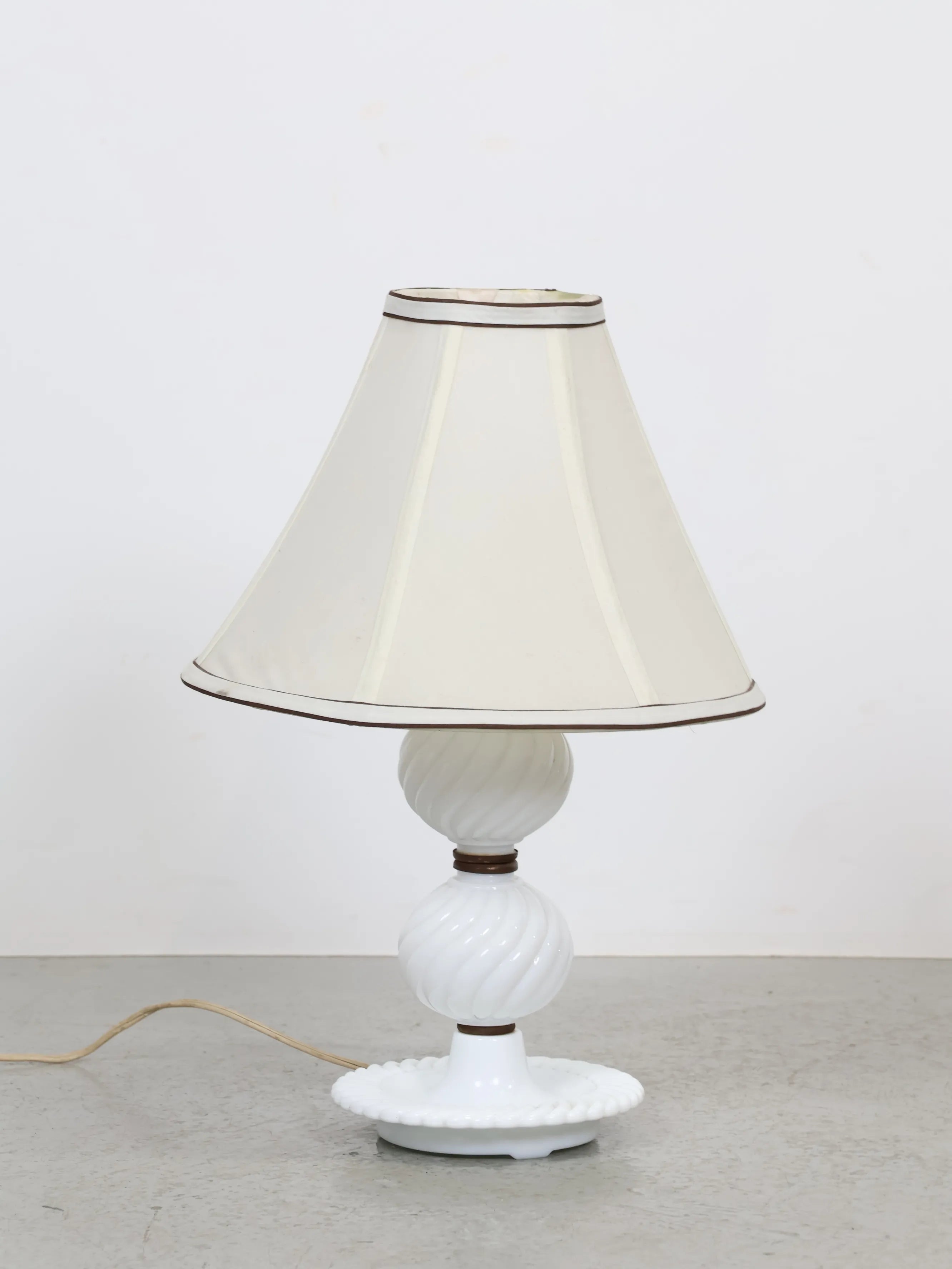 ヴィンテージ ミルクガラスベース テーブルランプ | Collect Antique