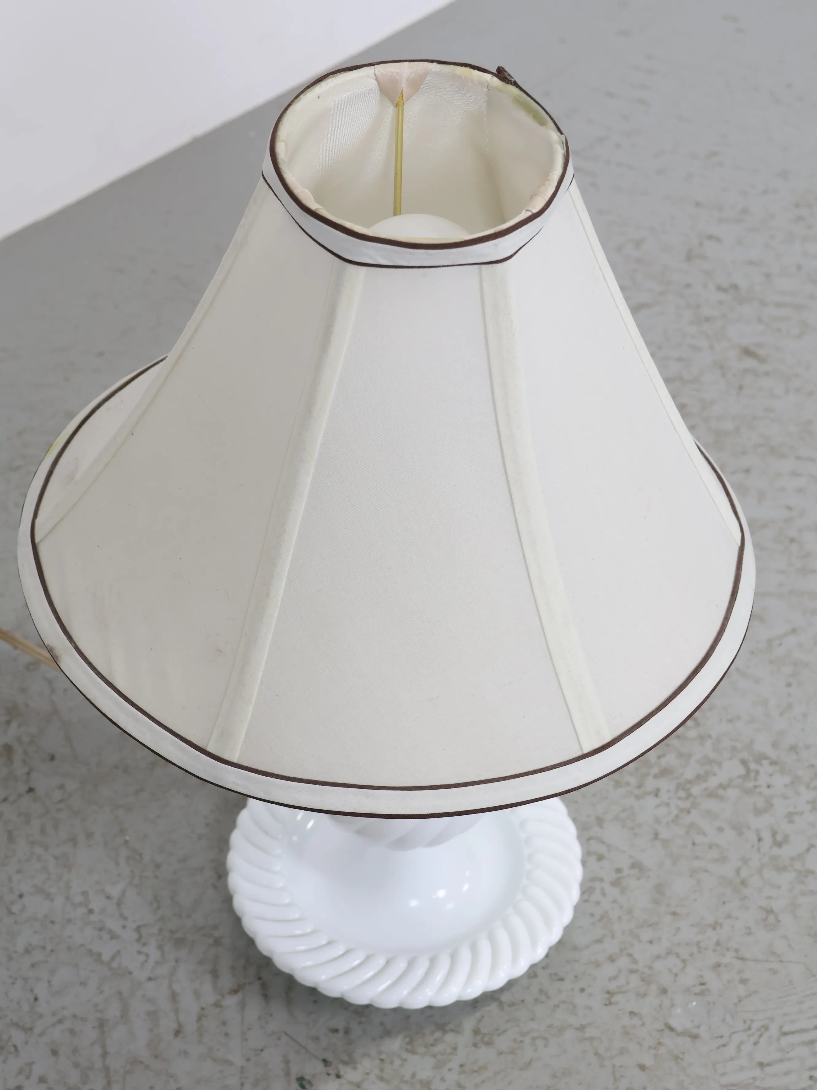 ヴィンテージ ミルクガラスベース テーブルランプ | Collect Antique